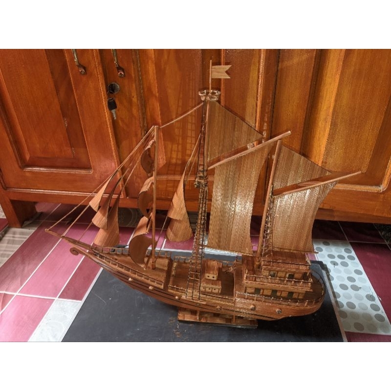 miniatur kapal layar