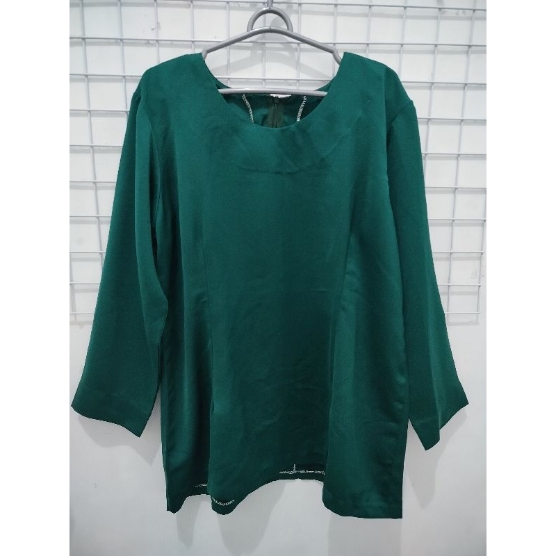 ATASAN ROK BATIK LILIT SATIN GREEN BOTTLE/EMERALD DALAMAN KEBAYA (preloved)