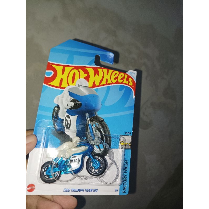 Hot wheels 1966 TRIUMPH TIGER 100