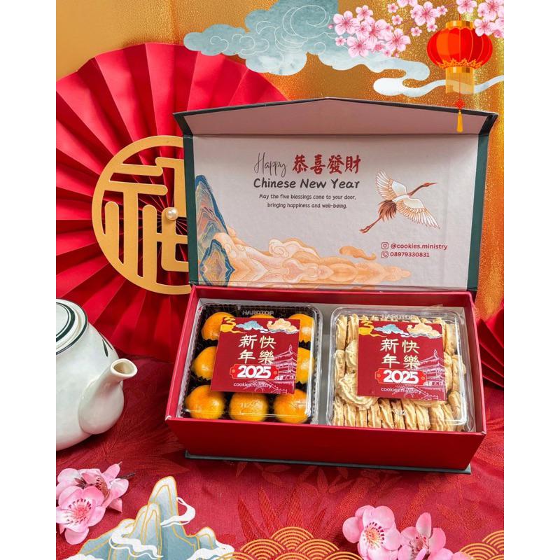 

HAMPERS HARD BOX KUE KERING