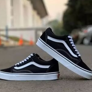 Sepatu Sneakers Hitam Putih kw super