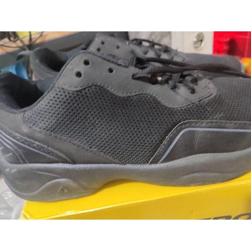 sepatu hitam aero street
