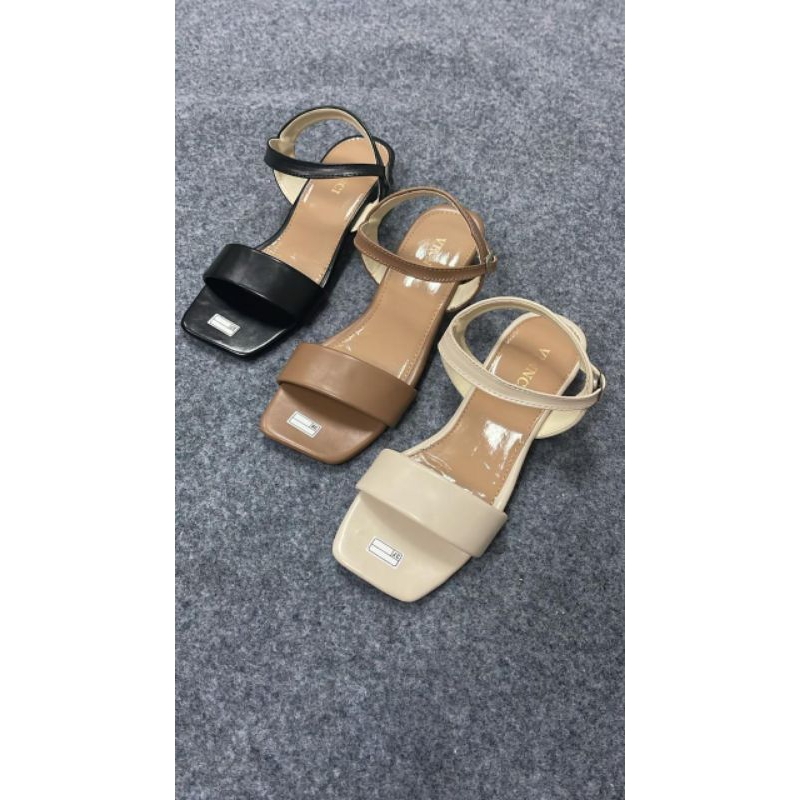 Sandal VINCCI Heels dengan Strap dan Buckle Elegan