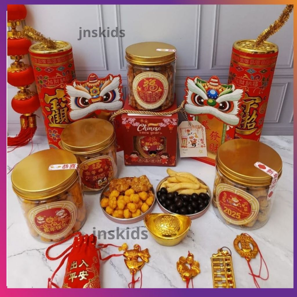 

Hampers Imlek/ Chines New Year / Parcel Sin cia Premium Kue Kering Emping Belinjo, Pilus, Gem Rose, Soes Sus Coklat, Chocoballs, Gabus Keju Telur