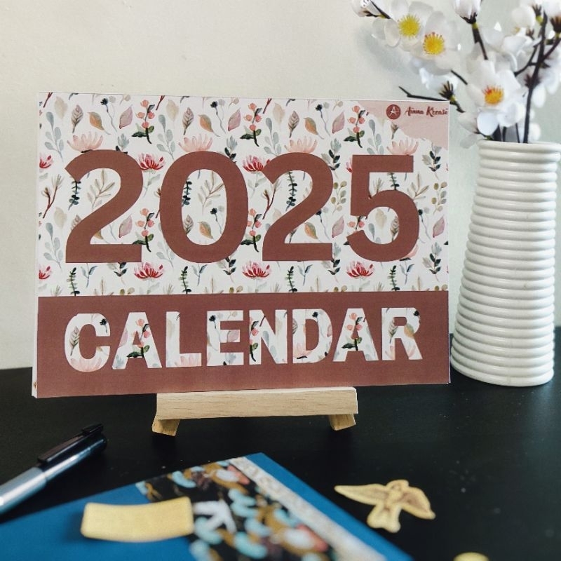 

Kalender Meja Tahun 2025 Aestetik dan Elegan