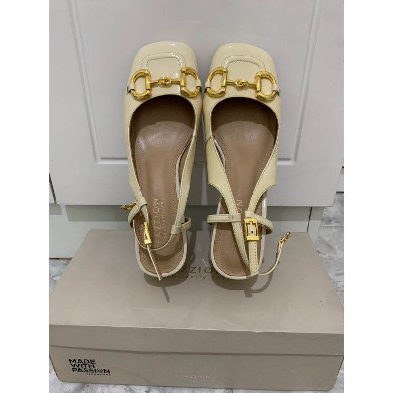 Preloved sepatu pazzion Beige horse bit buckle slingback heels