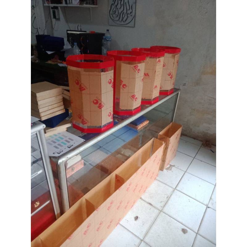 BOX ES BUAH SEGI DELAPAN