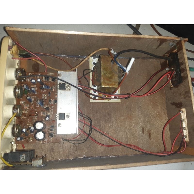AMPLIFIER BEKAS SPEAKER AKTIF