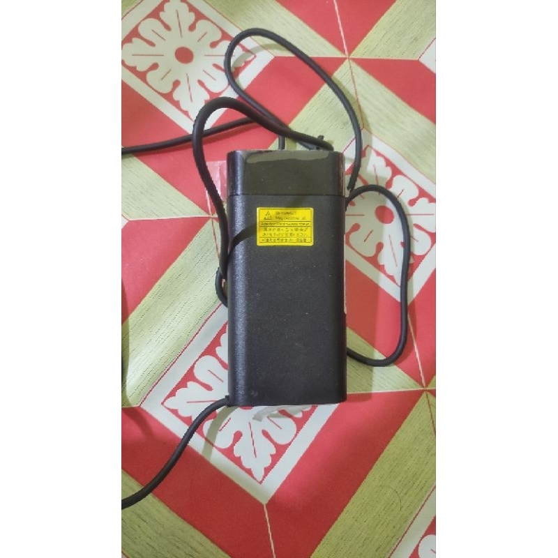 Adaptor Charger bekas Laptop HP Pavilion 15 Beatsaudio Notebook (150.000)