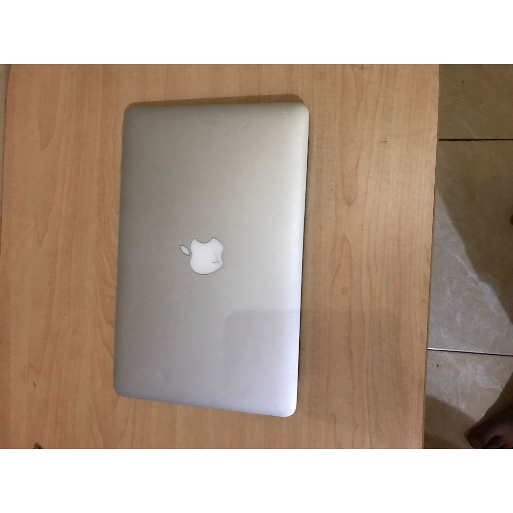 Laptop Apple MacBook Air A1465 Intel Core I5 ,11.6 Inch Ori Kondisi Matot