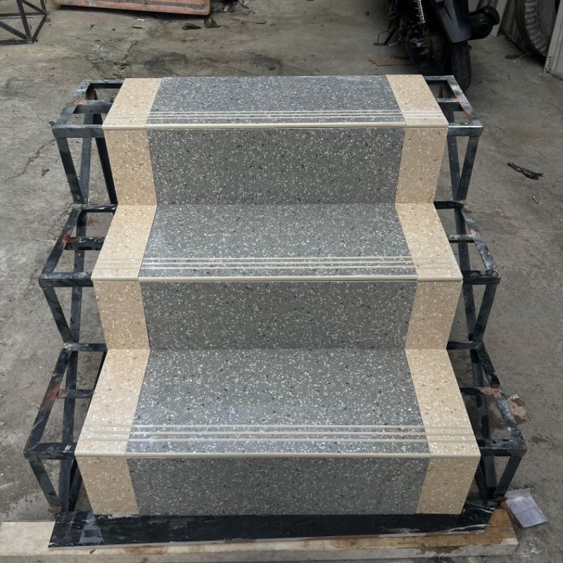 tangga granit Niro 30x80 kombinasi met E