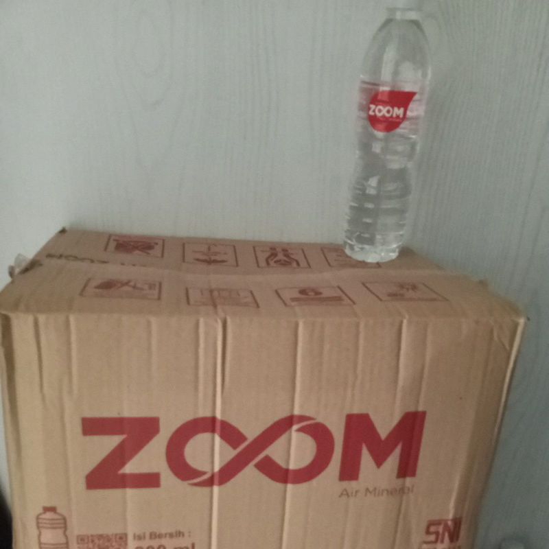 

air mineral zoom 600ml per dus (isi 24 botol)