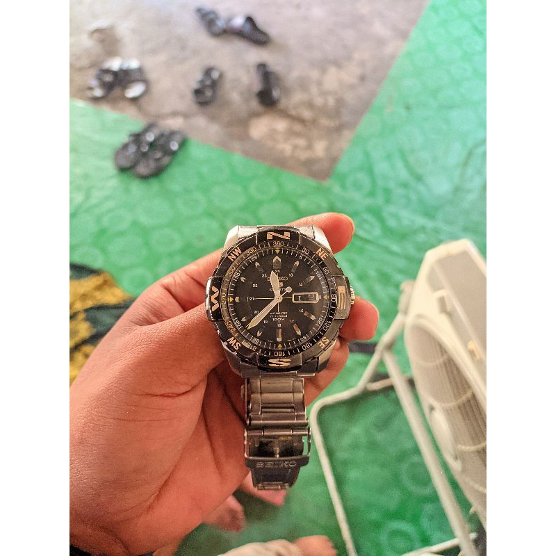 seiko 5 sport automatic 23 jewels 100m