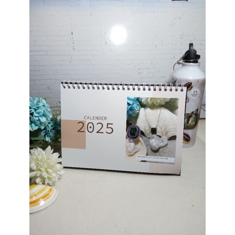 

Kalender Meja 2025 by Hanaya (Free Gift)