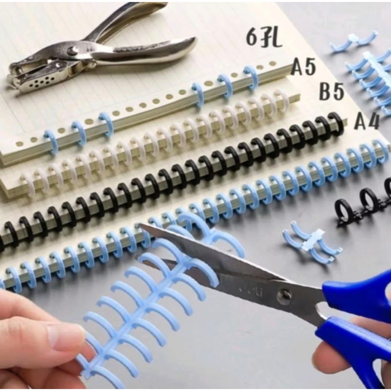 

Binder Plastik/ Plastic Binder Binding Strip / Spiral Ring Pastel Lucu Binding Strip Ring Binder DIY / HARU Ring Binder Plastik Spiral 30 Lubang Untuk Loose-leaf paper A4 B5 A5 A6 A7.