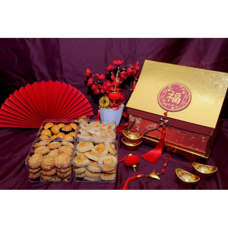 

Golden Blessing Classic CNY hampers Imlek cookies Imlek