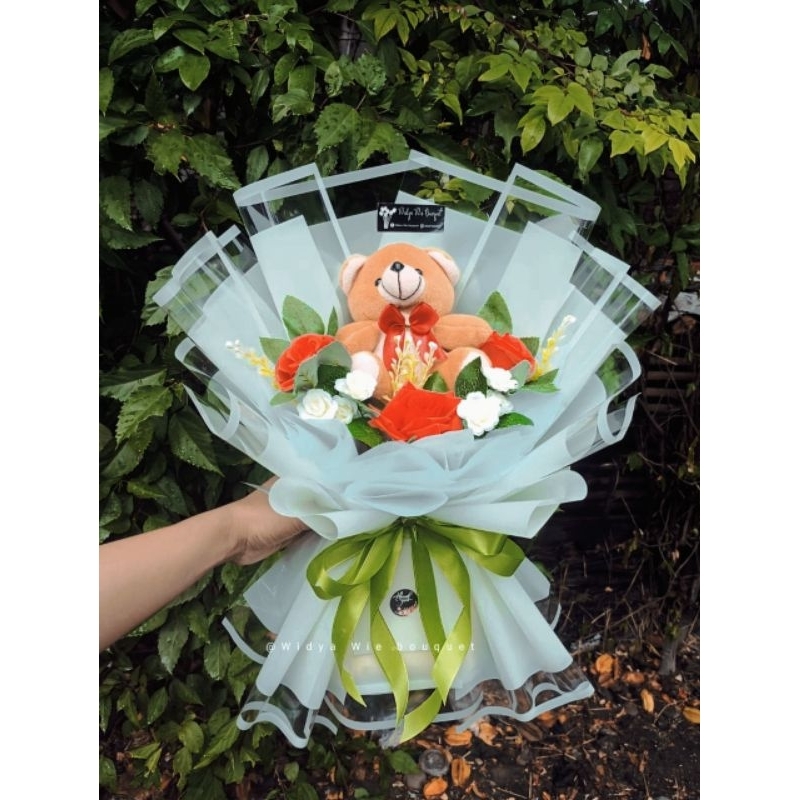 

Buket boneka/buket wisuda/buket bunga /buket cokelat/buket snack/buket uang