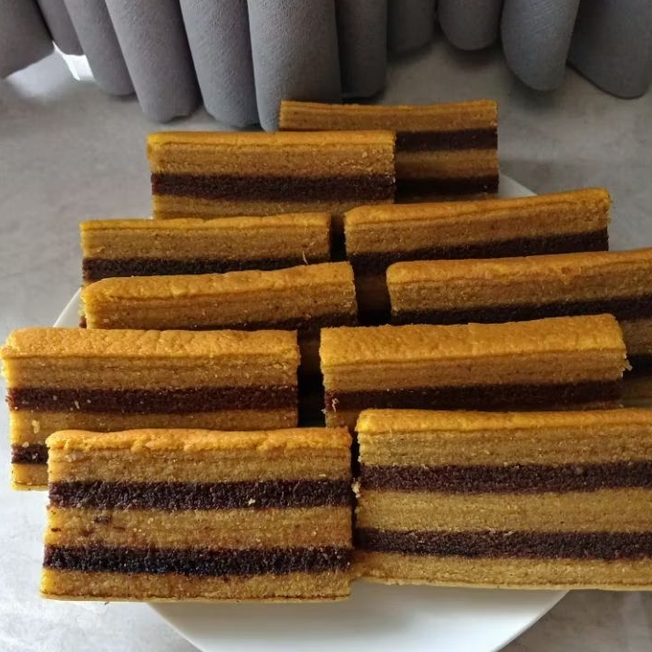 

Kue Lapis Legit Jadul 9x18 cm