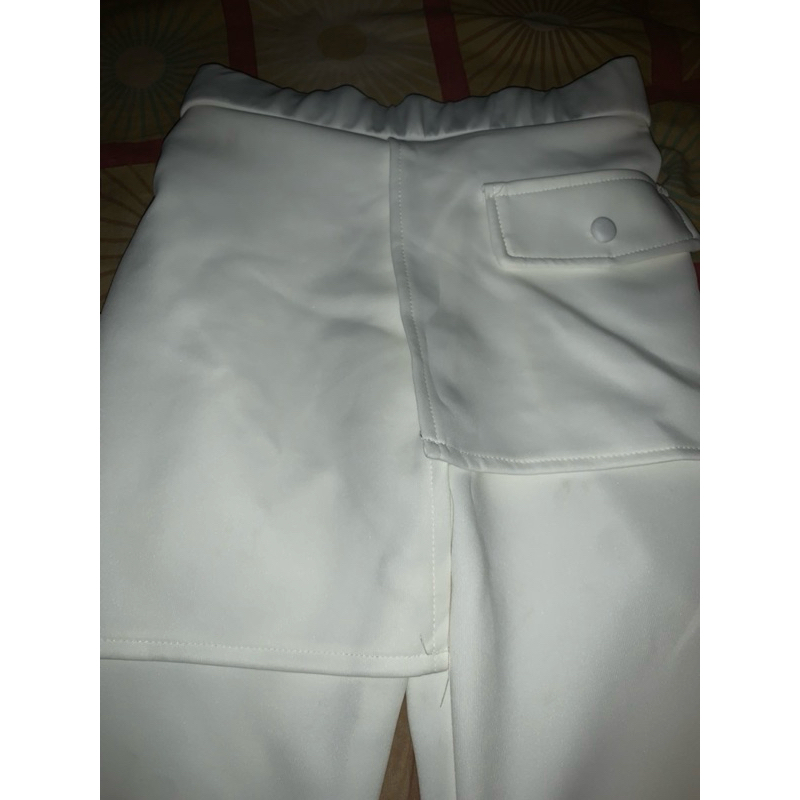 celana putih kekinian wanita