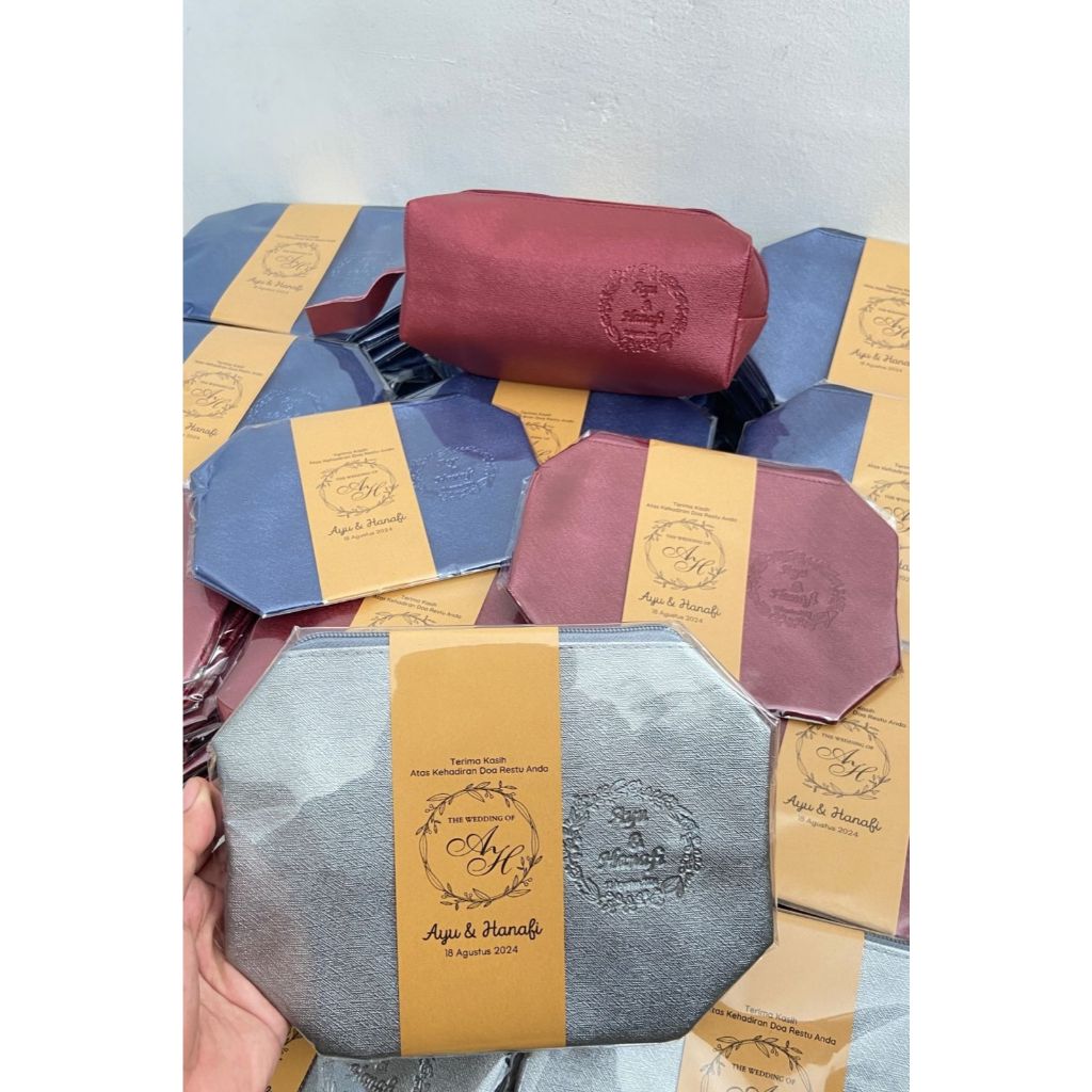 Souvenir Pouch Boxy Prada Metalik - Souvenir Pouch Emboss Nama - Souvenir Pernikahan Dompet Murah Be