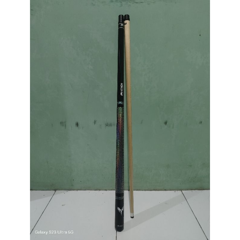Stick Billiard Carbon dan Kayu Venom Phantom Black