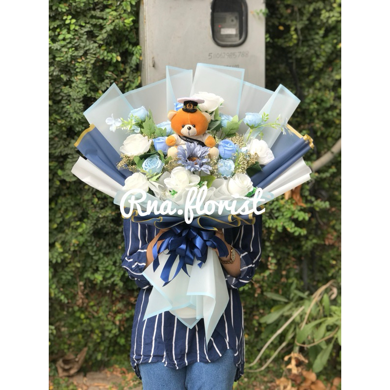 buket bunga boneka polisi / buket boneka wisuda/ buket bunga surabaya/ buket bunga artificial