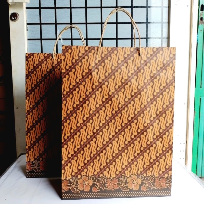 

Paper Bag KIKY Kraft Batik Jumbo ( Pak ) [ Original ]