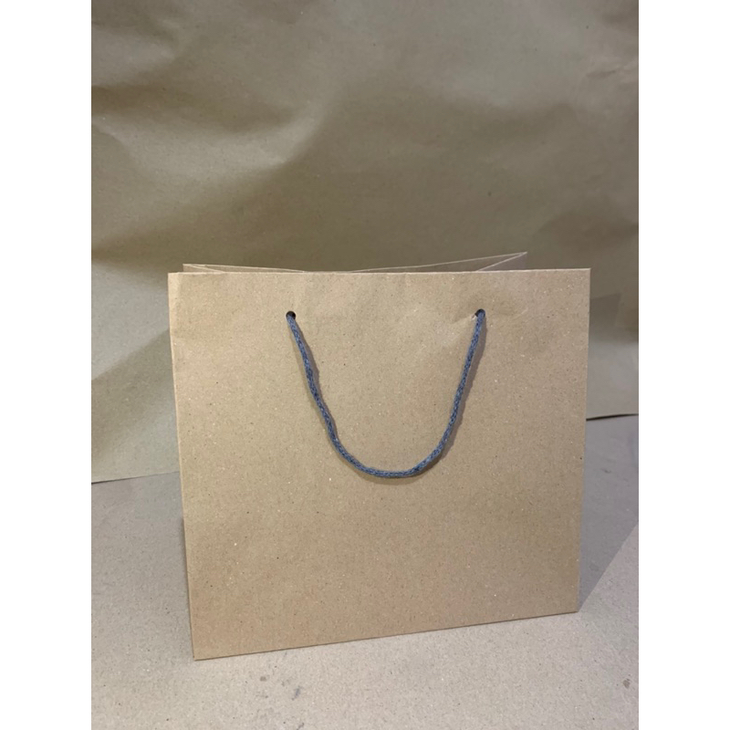 

Paper Bag Coklat Polos Ukuran 22x14x20 {paket 12pcs} |Tas kertas| Tas Kado |Tas Souvenir |Paper bag Hampers