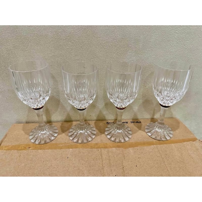 Gelas Kristal Cantik Berkaki: 1 Set Isi 4pcs Bonus 2 Gelas Kristal Lurus