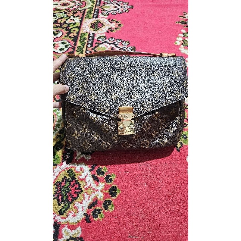 tas selempang LV metis