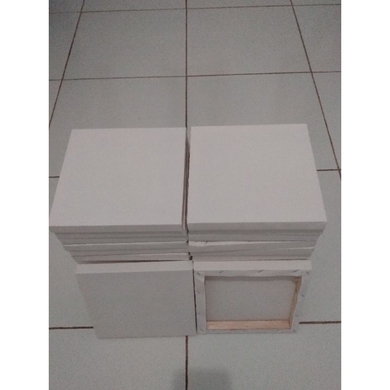 

Kanvas lukis ukuran 25x25cm