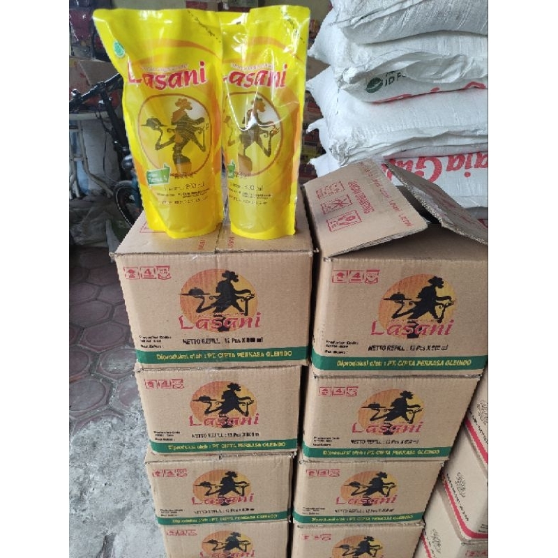 

Lasani minyak goreng 800mL 1 dus isi 12 pcs