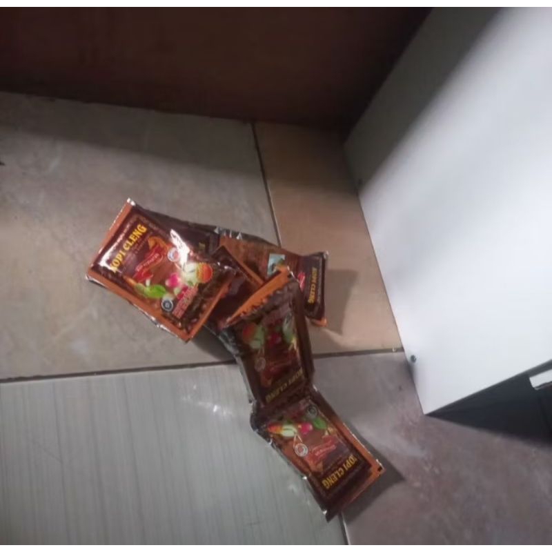 

kopi sebok isi 10 kopi instan Clngee