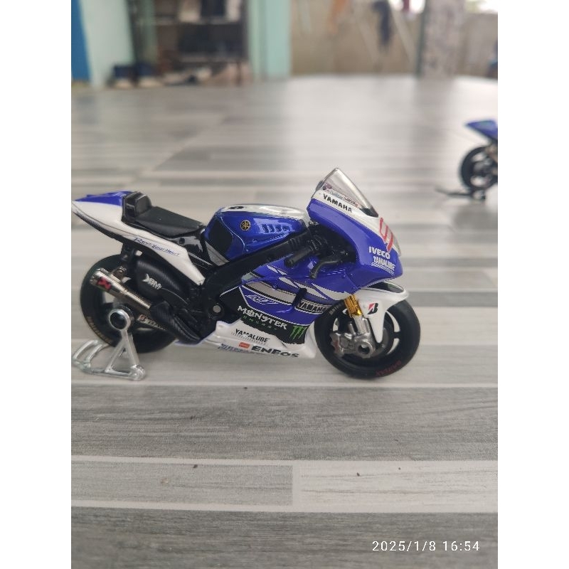 miniatur MotoGP Yamaha Lorenzo 2013