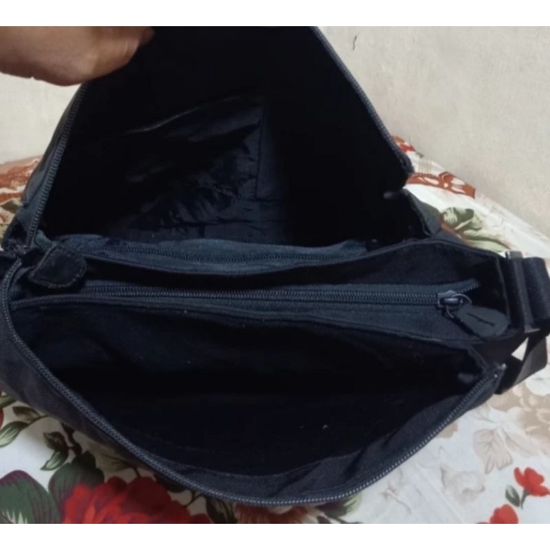Tas selempang Black Yak ori
