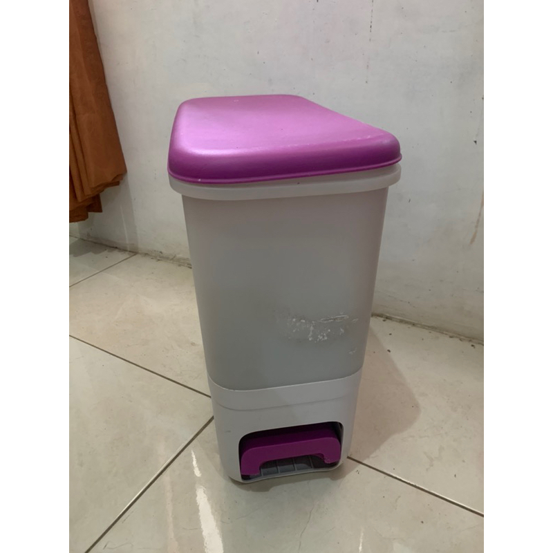 PRELOVED Tempat Beras Tupperware (baca deskripsi)