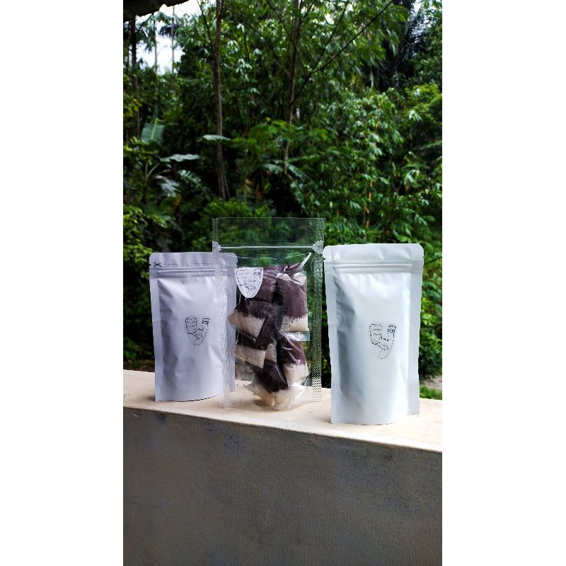

kopi asli + gula tinggal seduh