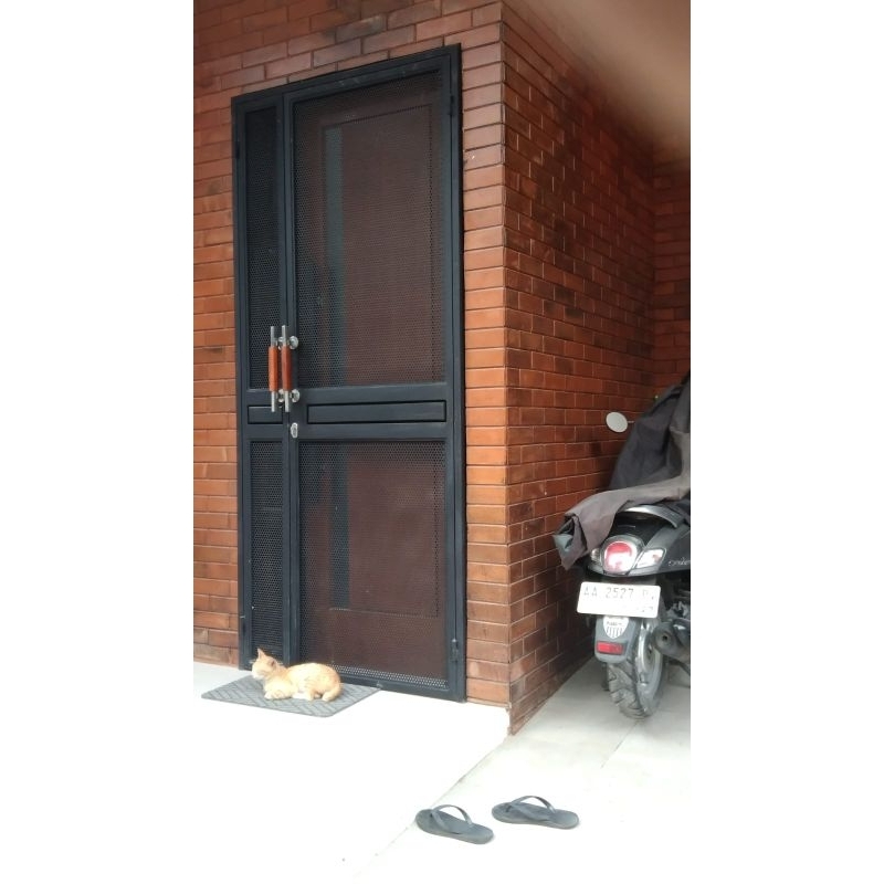 pintu teralis kawat nyamuk