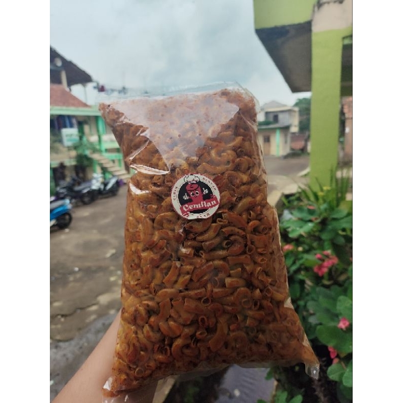 

Cemilan Makaroni kriuk Cikruh Renyah ONAH Chili Oil Pedas Daun Jeruk