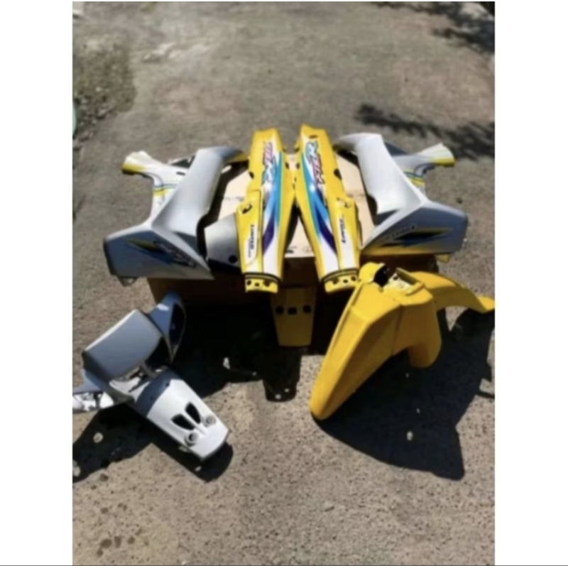 PAKET BODY YAMAHA FIZ R / VEGA R LAMA FULL SET KUNING SILVER + STRIPING