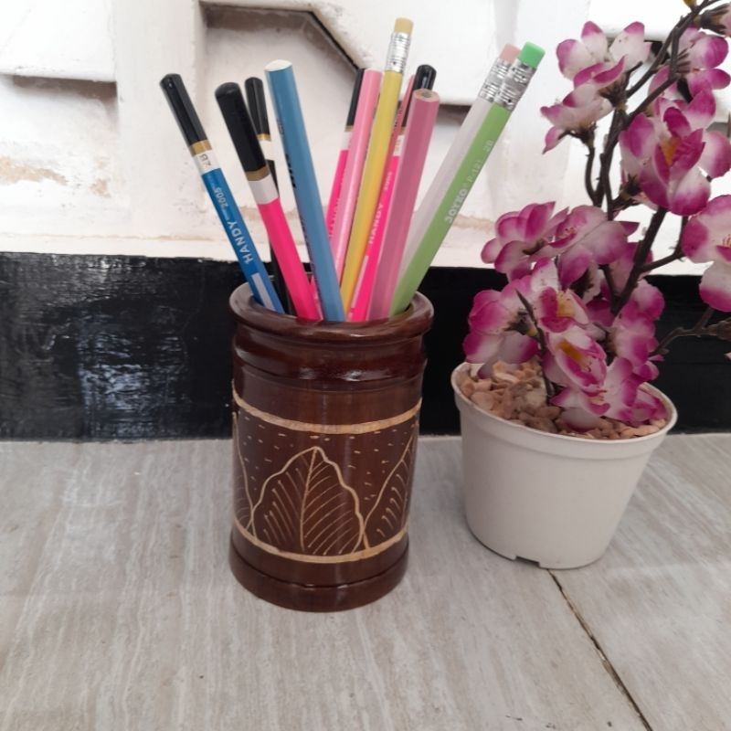 

Tempat pensil produk kerajinan kayu jati motif cukit