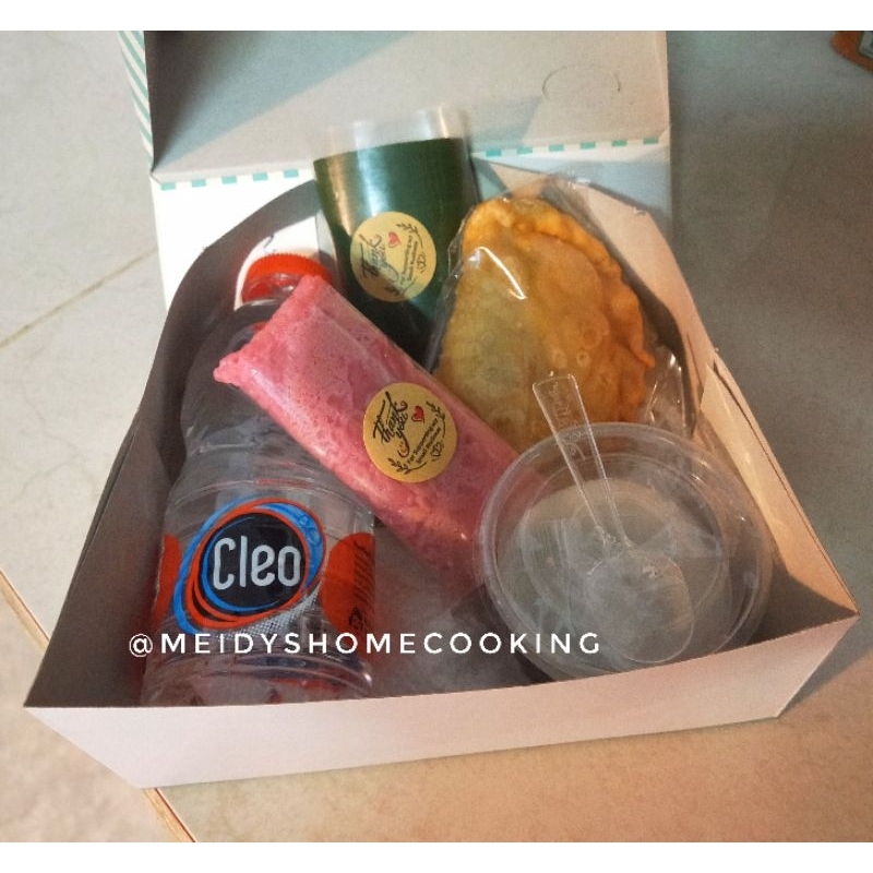 

Paket Snack Box 15 ribuan