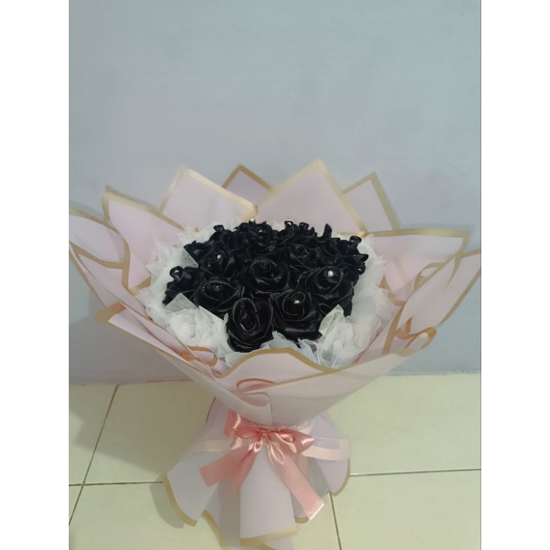 Buket Bunga Satin hitam putih