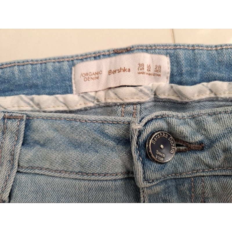 Preloved ripped jeans merk Bershka size 29