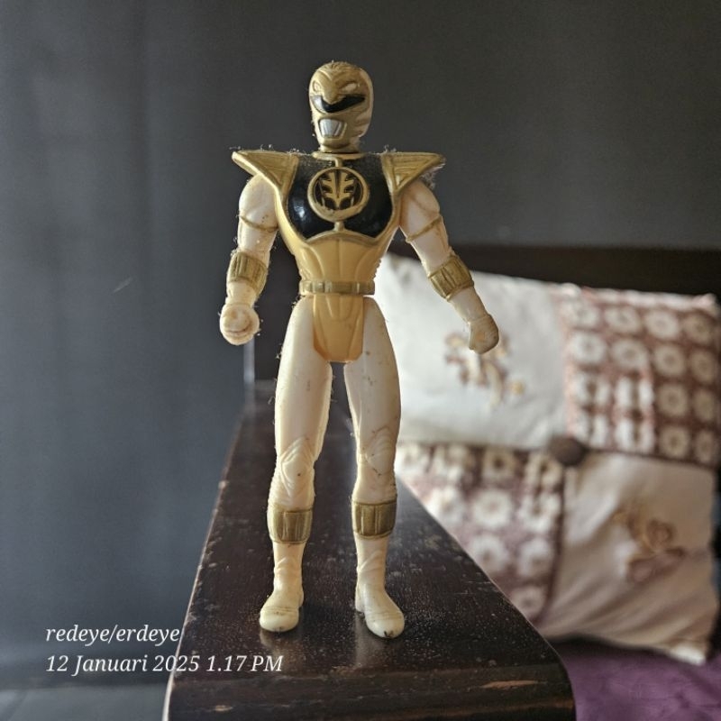 Figure Power Rangers Putih