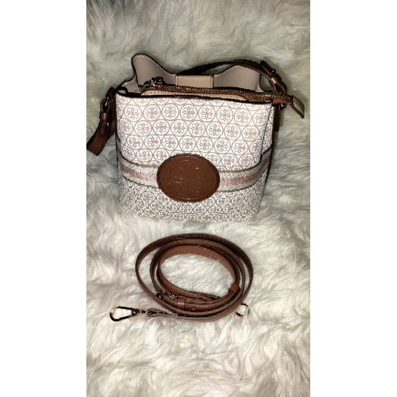 les catino tas wanita