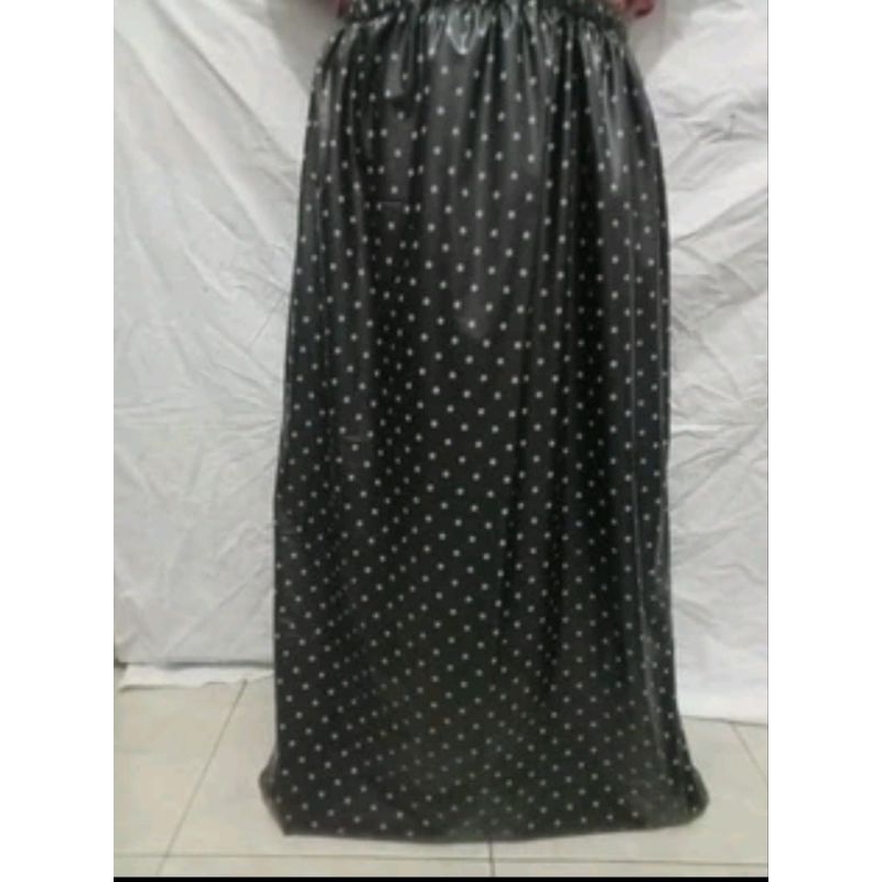 Rok jas hujan polkadot