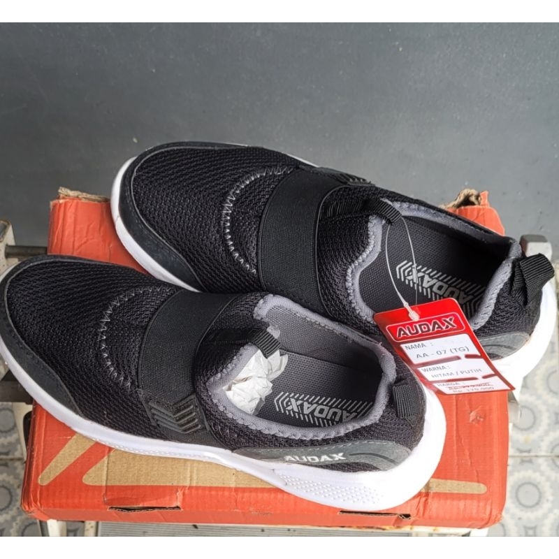 SLIP ON AUDAX / SEPATU HITAM AUDAX