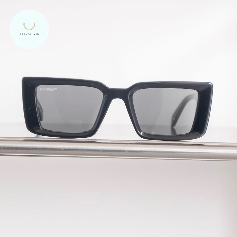 Off White Savannah Sunglasses Black/Dark Grey