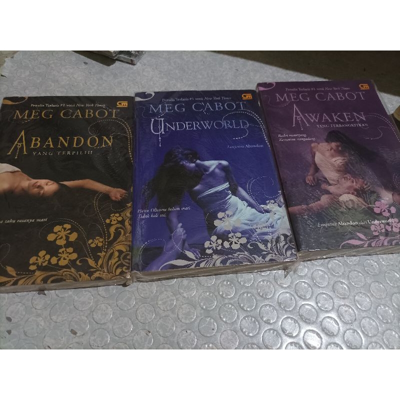 Novel Abandon Underworld Awaken Meg Cabot Bahasa Indo